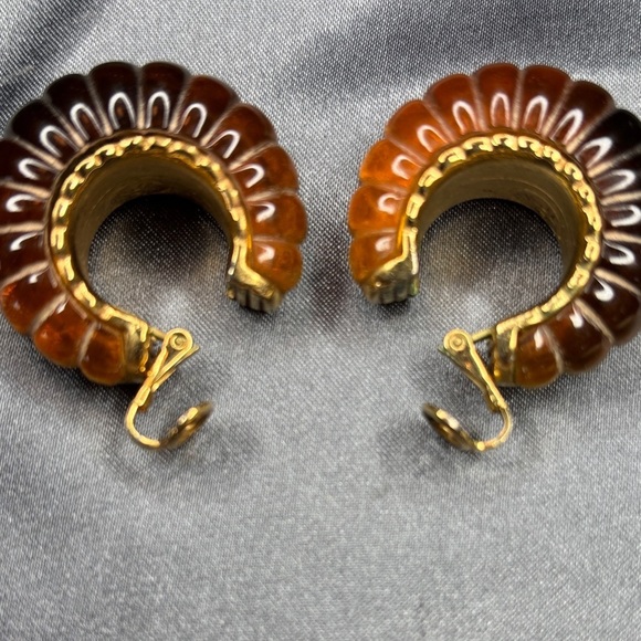 Kenneth Jay Lane Gold Textured Earrings - Picture 4 of 5